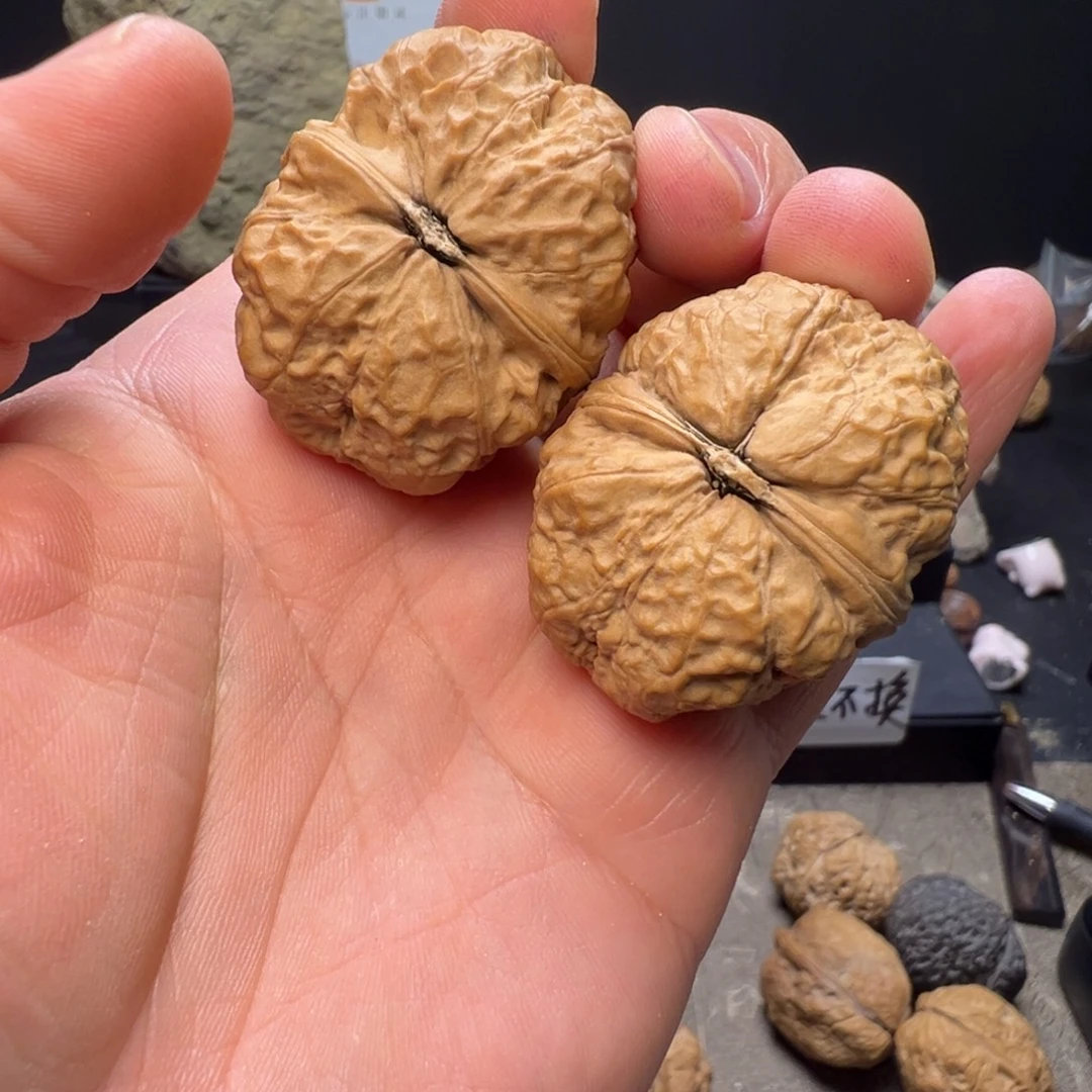 吊坠文玩核桃红山战斧42mm