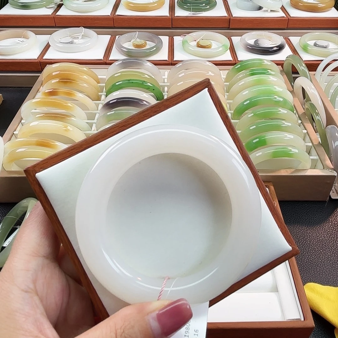 未镶嵌手镯和田玉56