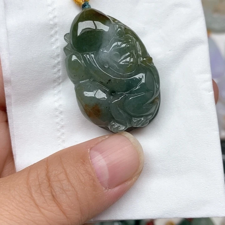 翡翠未镶嵌颈饰47