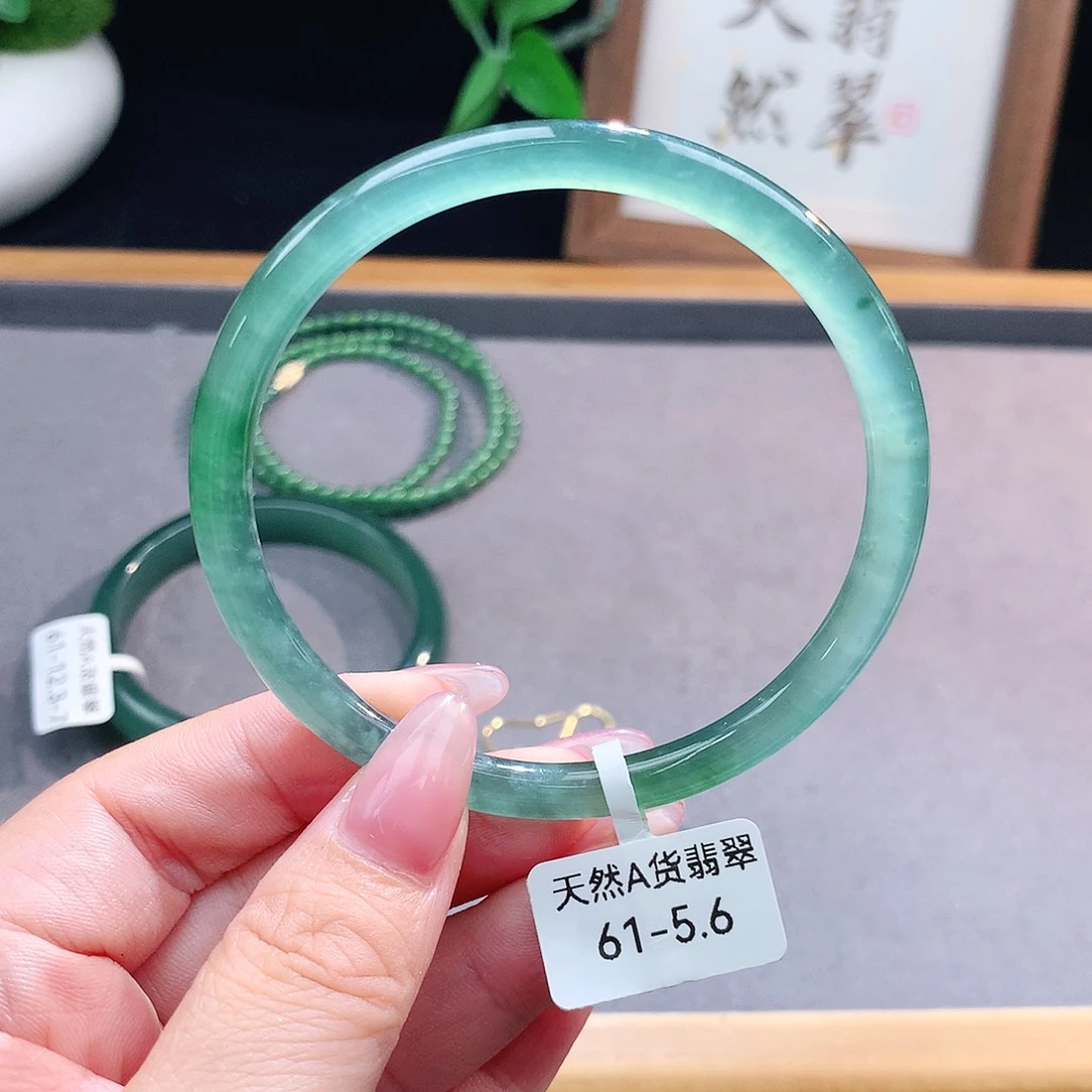 翡翠手镯（圆镯）未镶嵌