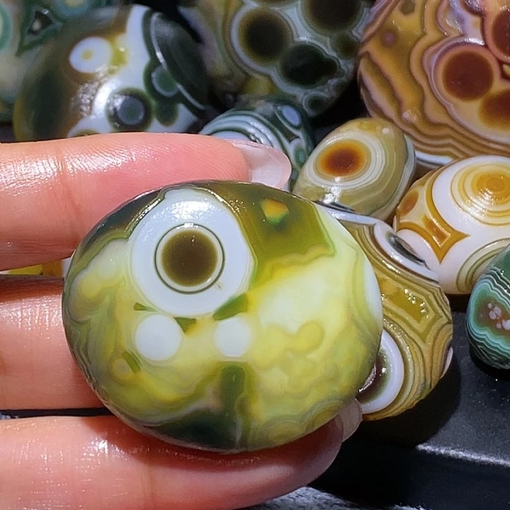 玛瑙/玉髓未镶嵌珠宝奇石1