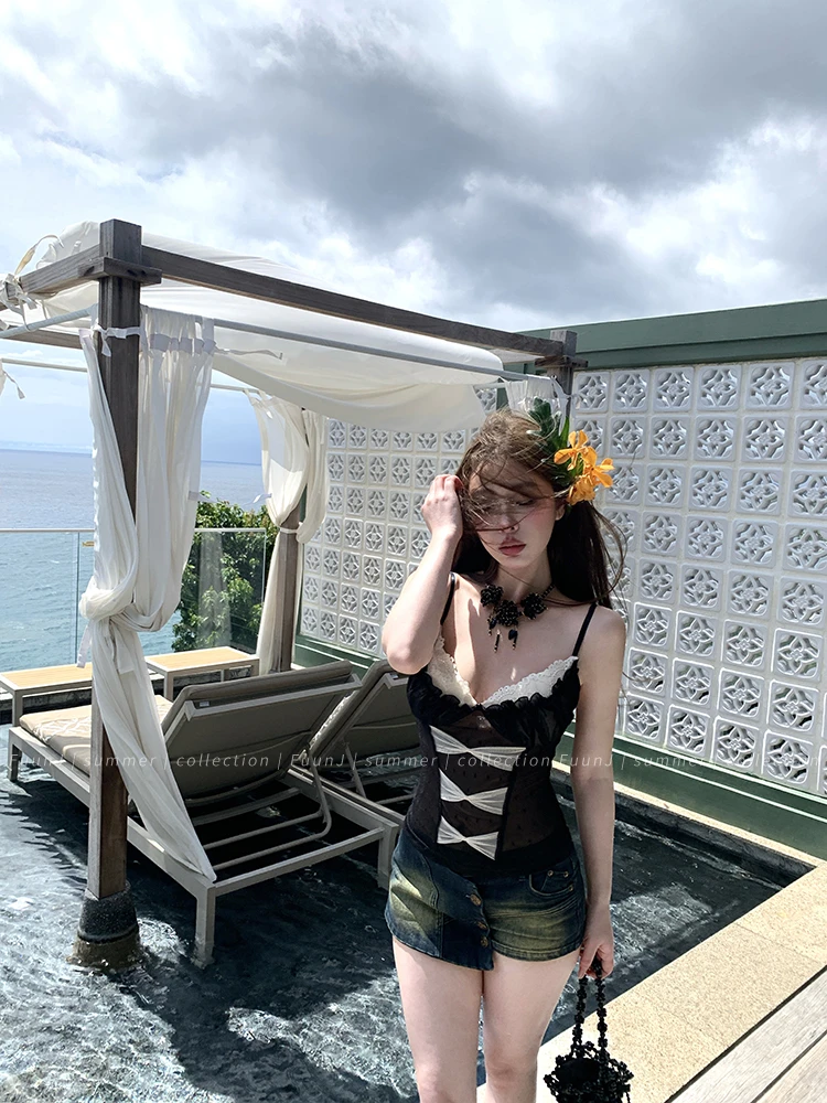2025夏季新款设计感蕾丝花朵吊带背心配美式复古做旧牛仔裙裤套装