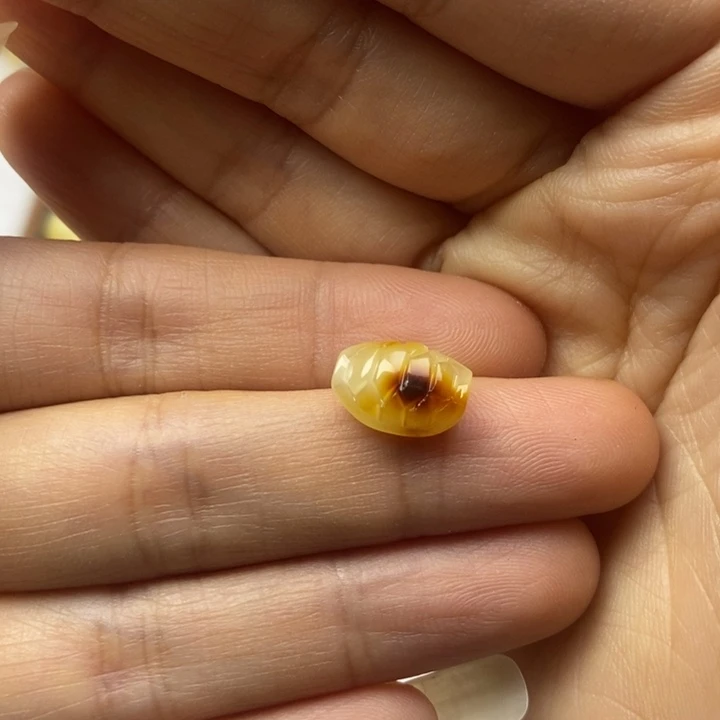 蜜蜡未镶嵌裸石微瑕