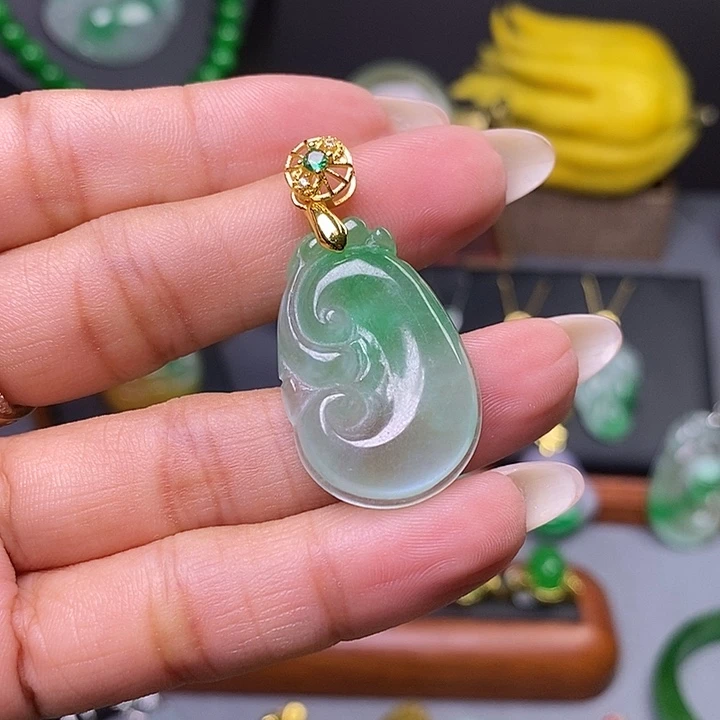 吊坠(赠链)未镶嵌翡翠