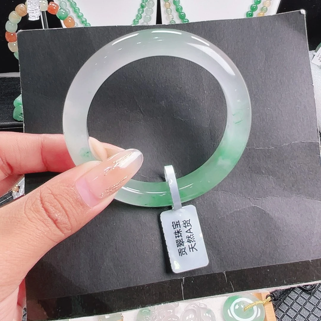 石英质玉未镶嵌手镯