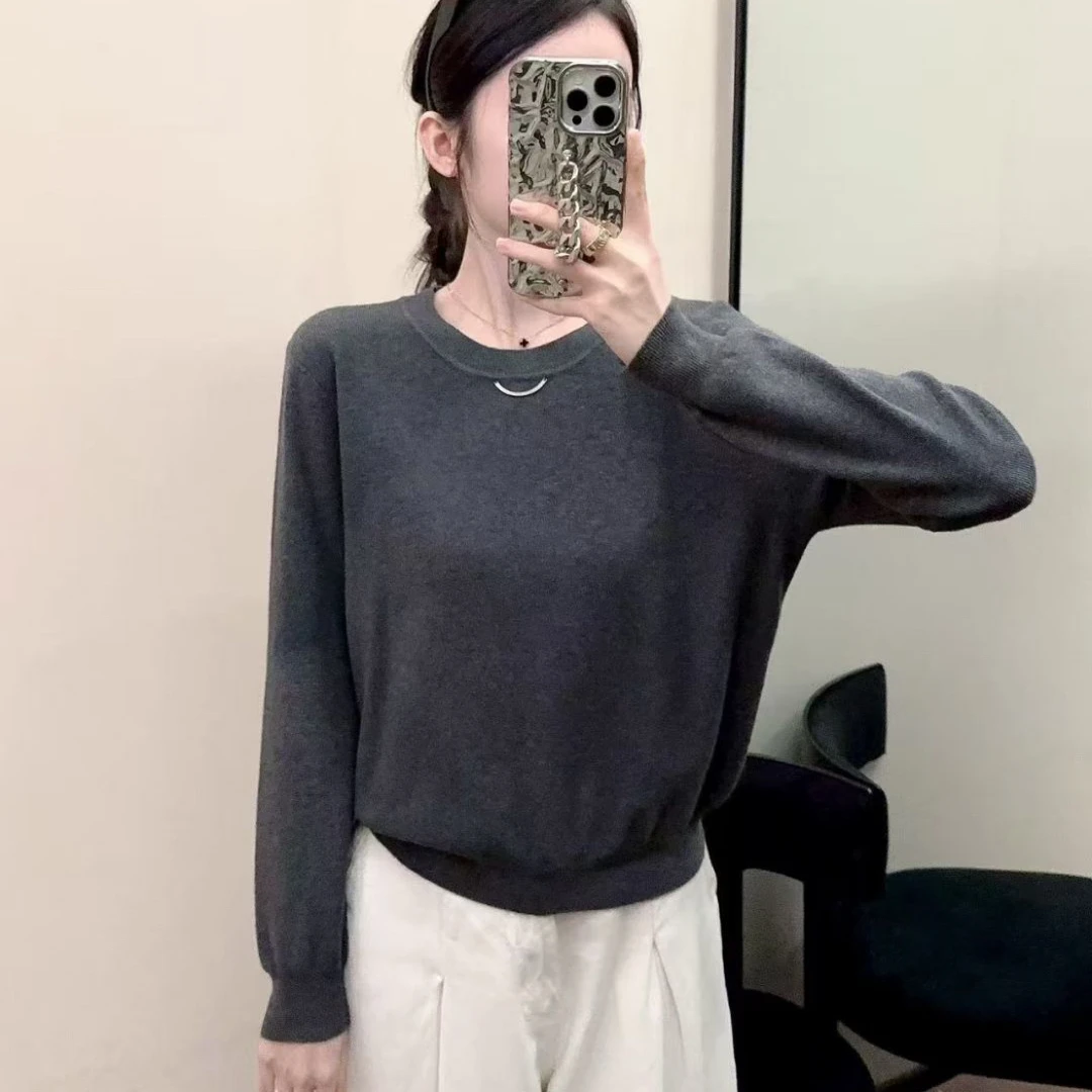 0301小心机后背扣子设计感圆领长袖上衣
