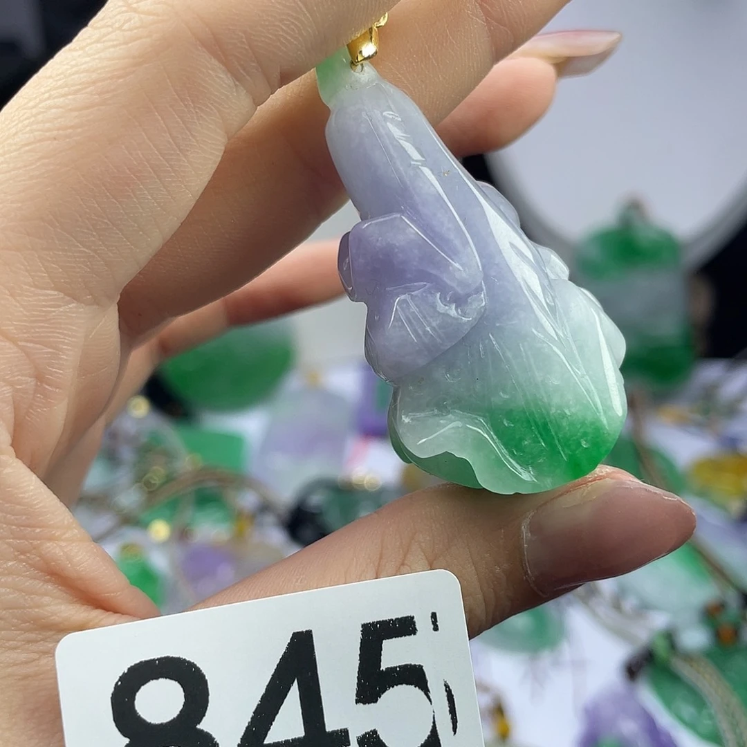 翡翠未镶嵌吊坠(赠链)