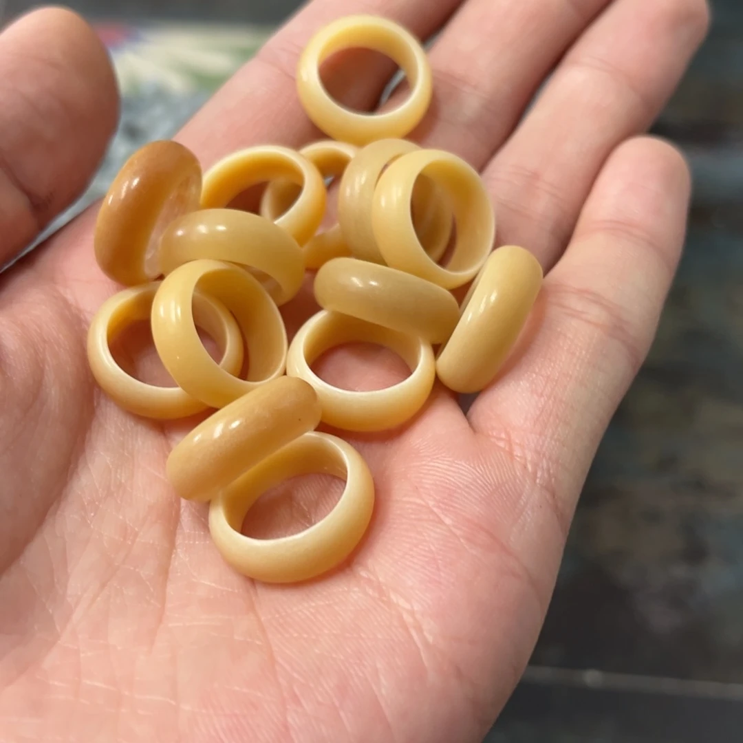 【闪购商品】白玉菩提吊坠z12/10+5颗微瑕跑环