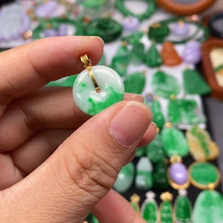 颈饰未镶嵌翡翠吊坠