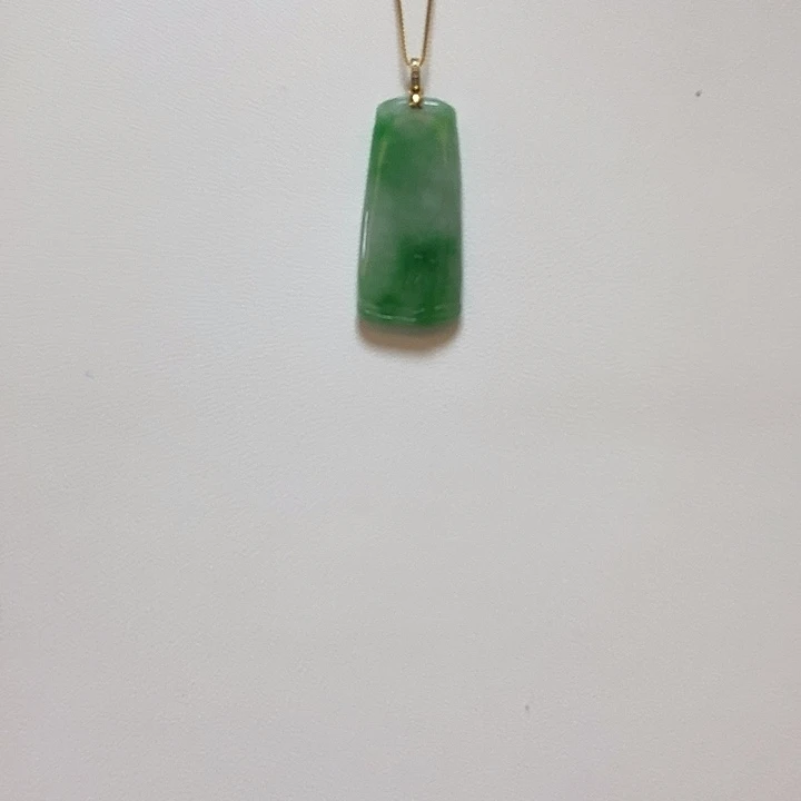 翡翠18K金镶嵌颈饰简单