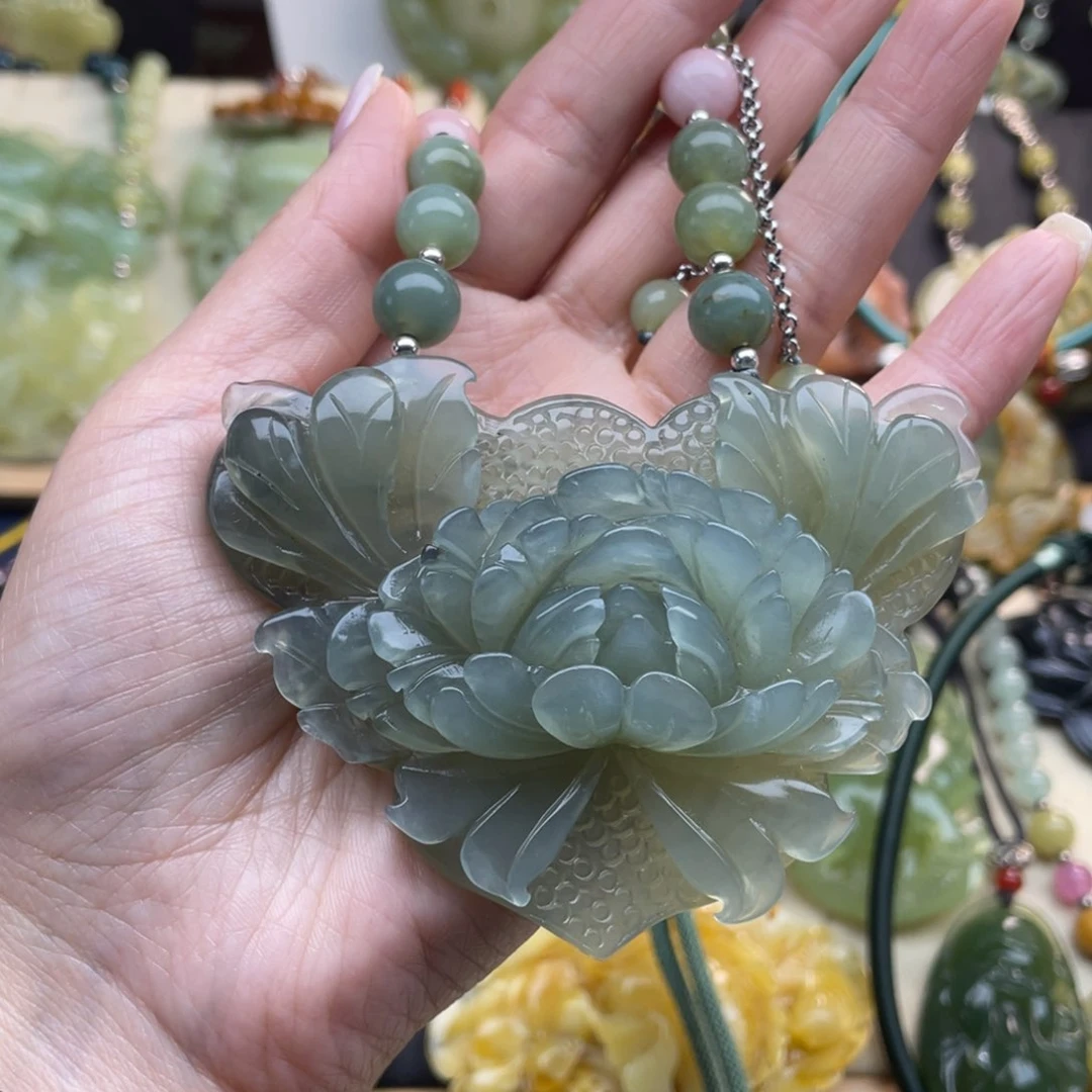 蛇纹石玉颈饰未镶嵌