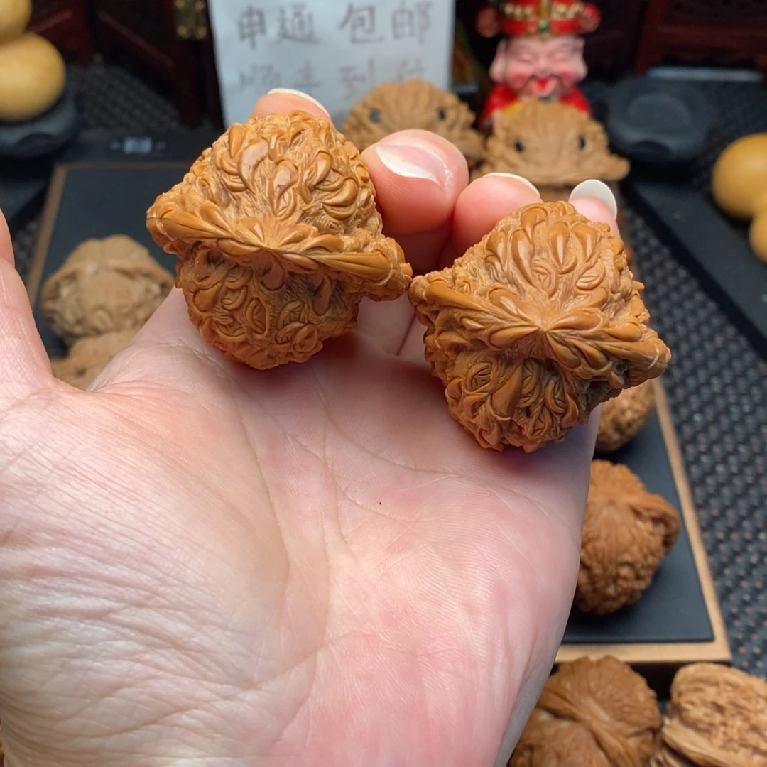 文玩核桃把件纯手工雕刻吞噬44.5尺南疆石