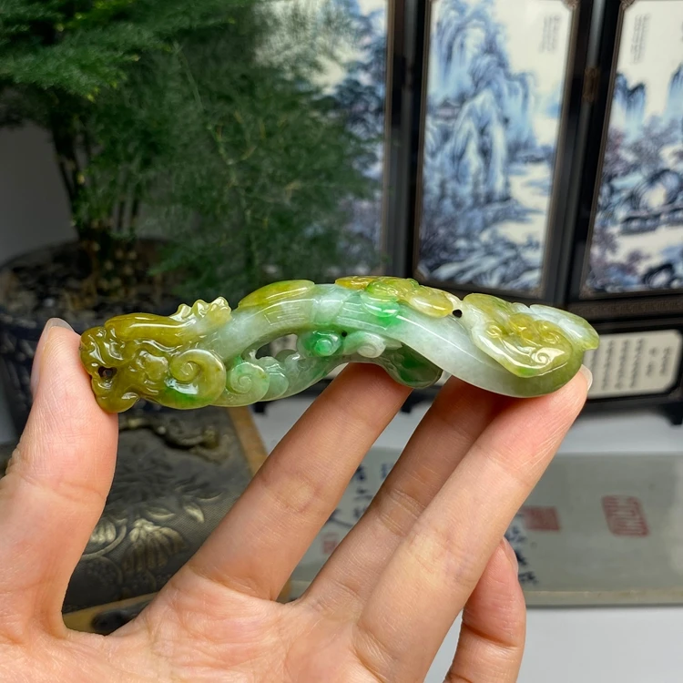 老种黄加绿三彩龙勾玉横挂件 天然翡翠A货