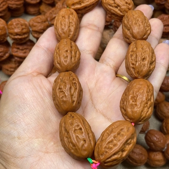 文玩核桃吊坠玉白菜手串