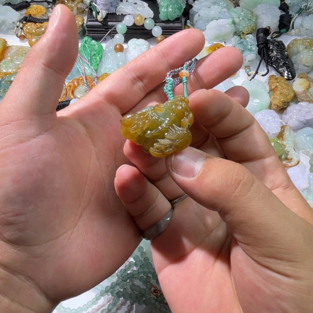 翡翠颈饰未镶嵌天然