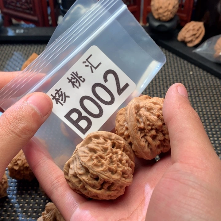 文玩核桃吊坠红锦鲤