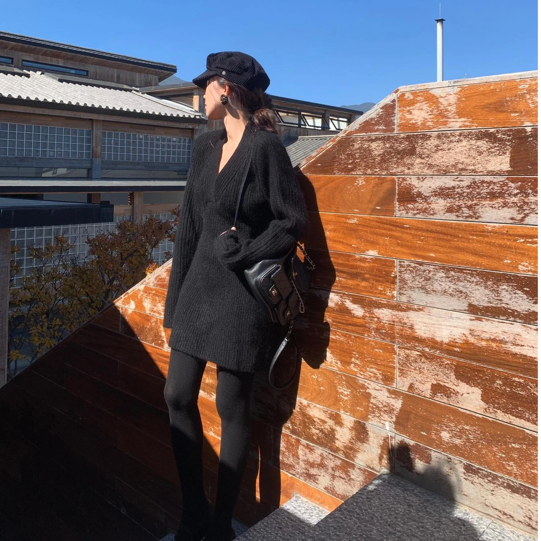 性感V领长袖针织连衣裙女春季季2025新款修身显瘦收腰打底短裙子