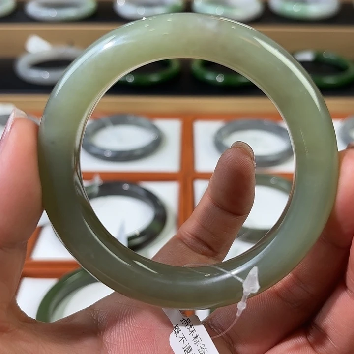 和田玉（糖玉）未镶嵌手镯