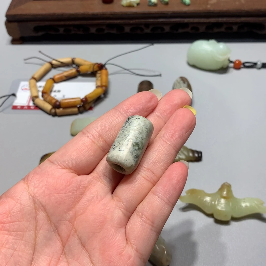 流***感和田玉（糖玉）未镶嵌颈饰