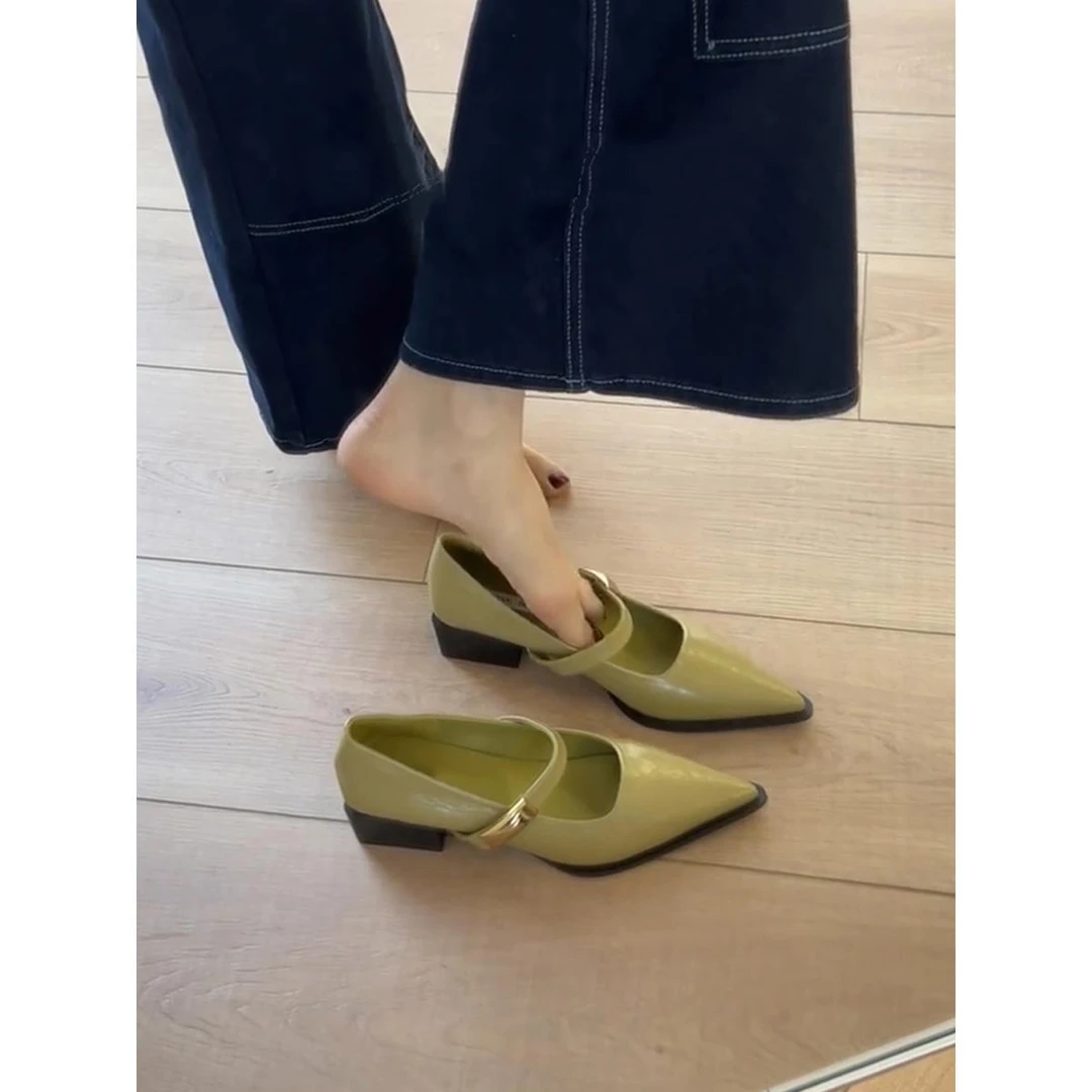 博主推荐法式尖头气质粗跟玛丽珍鞋一字带百搭通勤绿色浅口单鞋女
