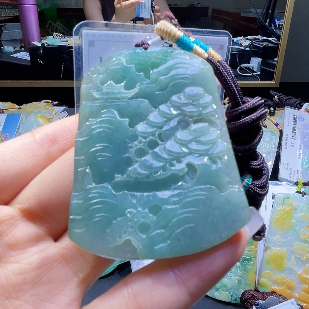翡翠未镶嵌颈饰一