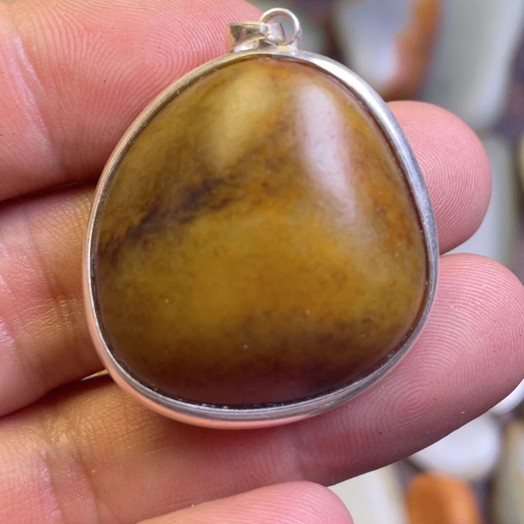 玛瑙/玉髓颈饰合金