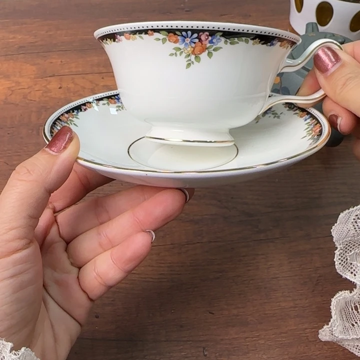 一个陶瓷物件哈哈哈哈