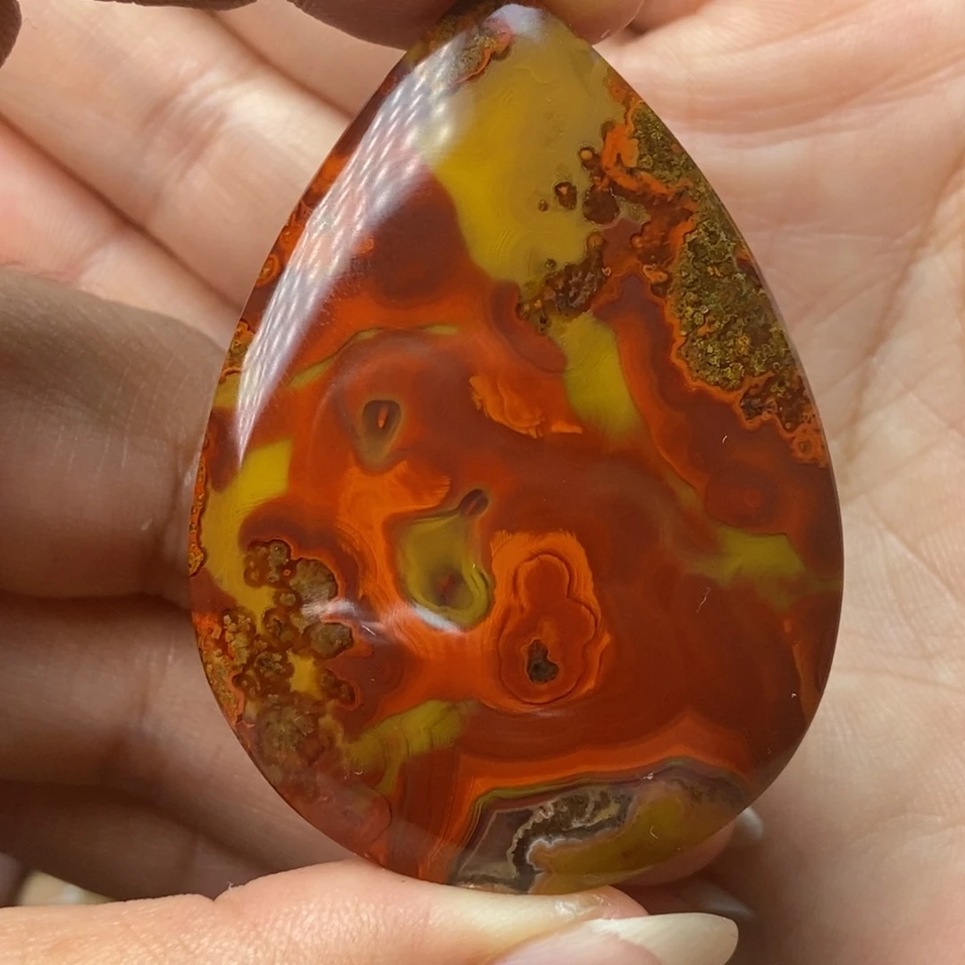 玛瑙/玉髓颈饰未镶嵌战国红