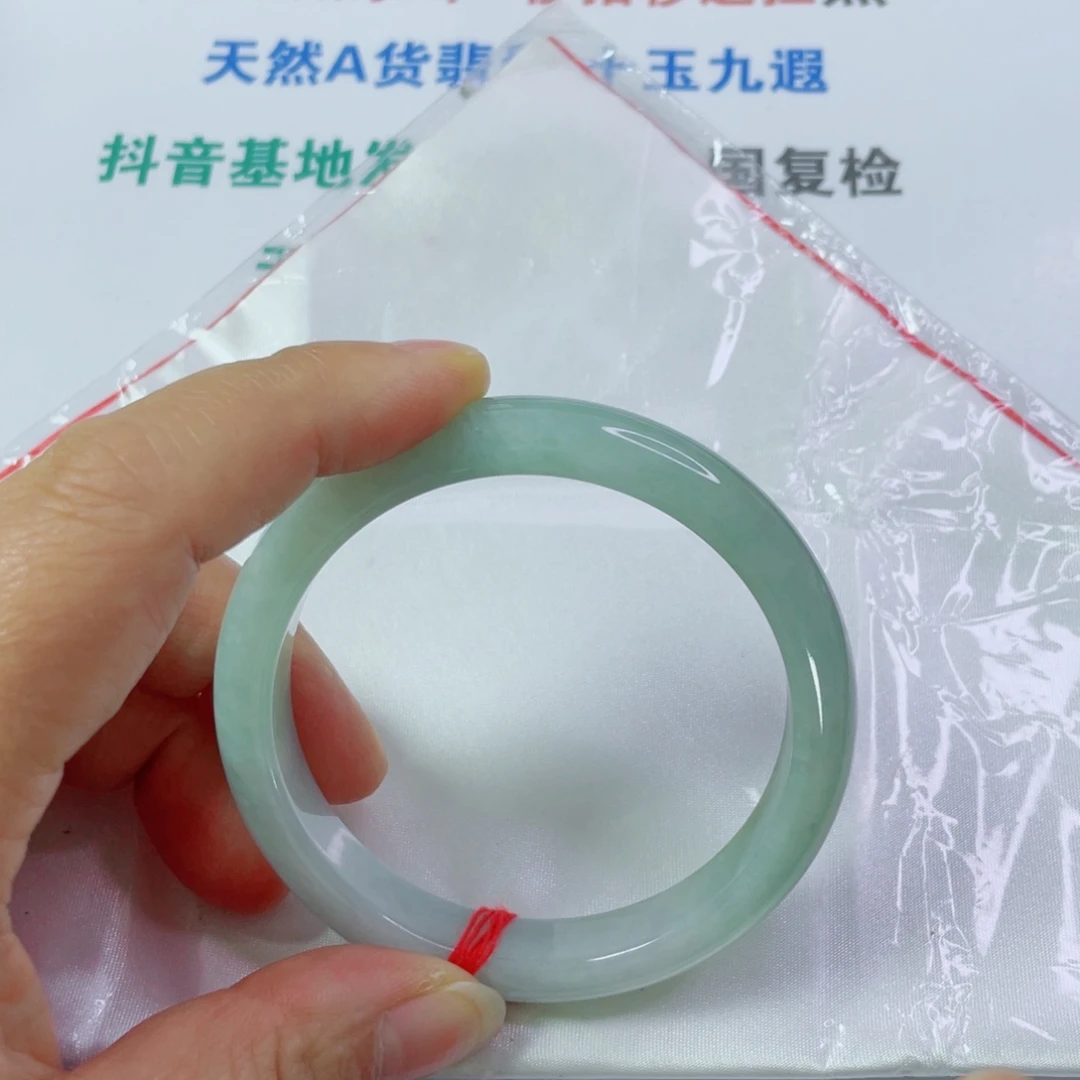 斥***痣翡翠未镶嵌手镯天然翡翠手镯