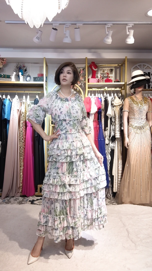 服装长裙碎花连衣裙短袖女装泡泡袖夏季卡通风礼服