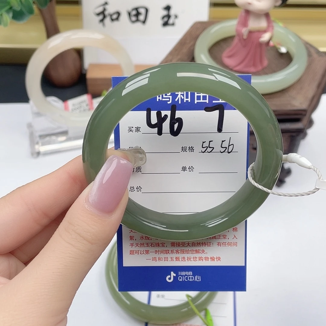 和田玉未镶嵌手镯