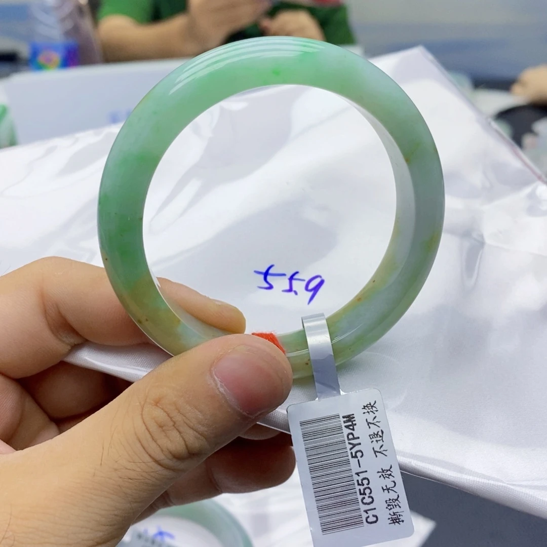 翡翠手镯未镶嵌翡翠手镯