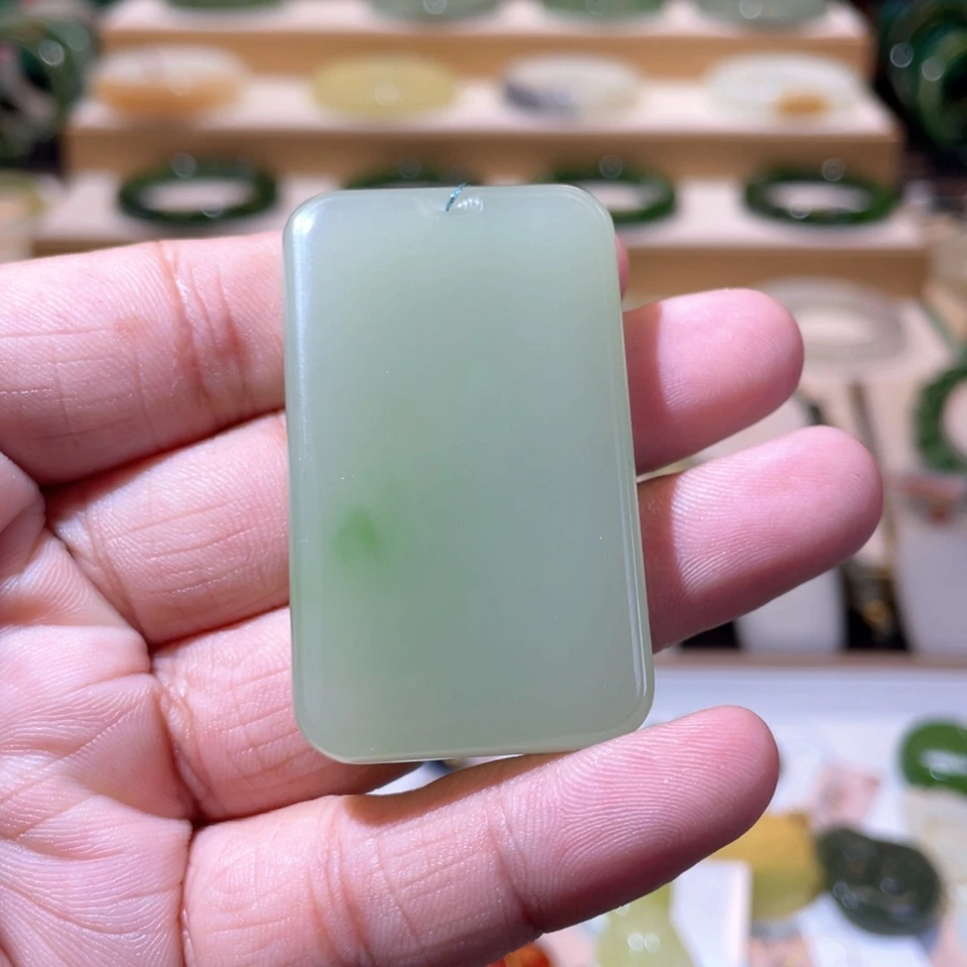 和田玉未镶嵌颈饰收藏级翠青无事牌