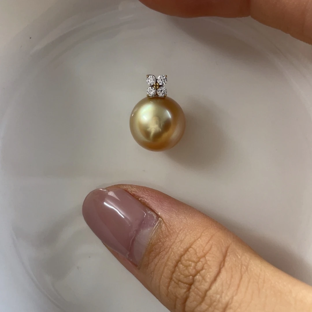 18K金镶嵌海水珍珠颈饰