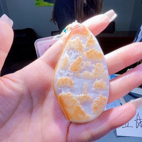 颈饰未镶嵌翡翠一个