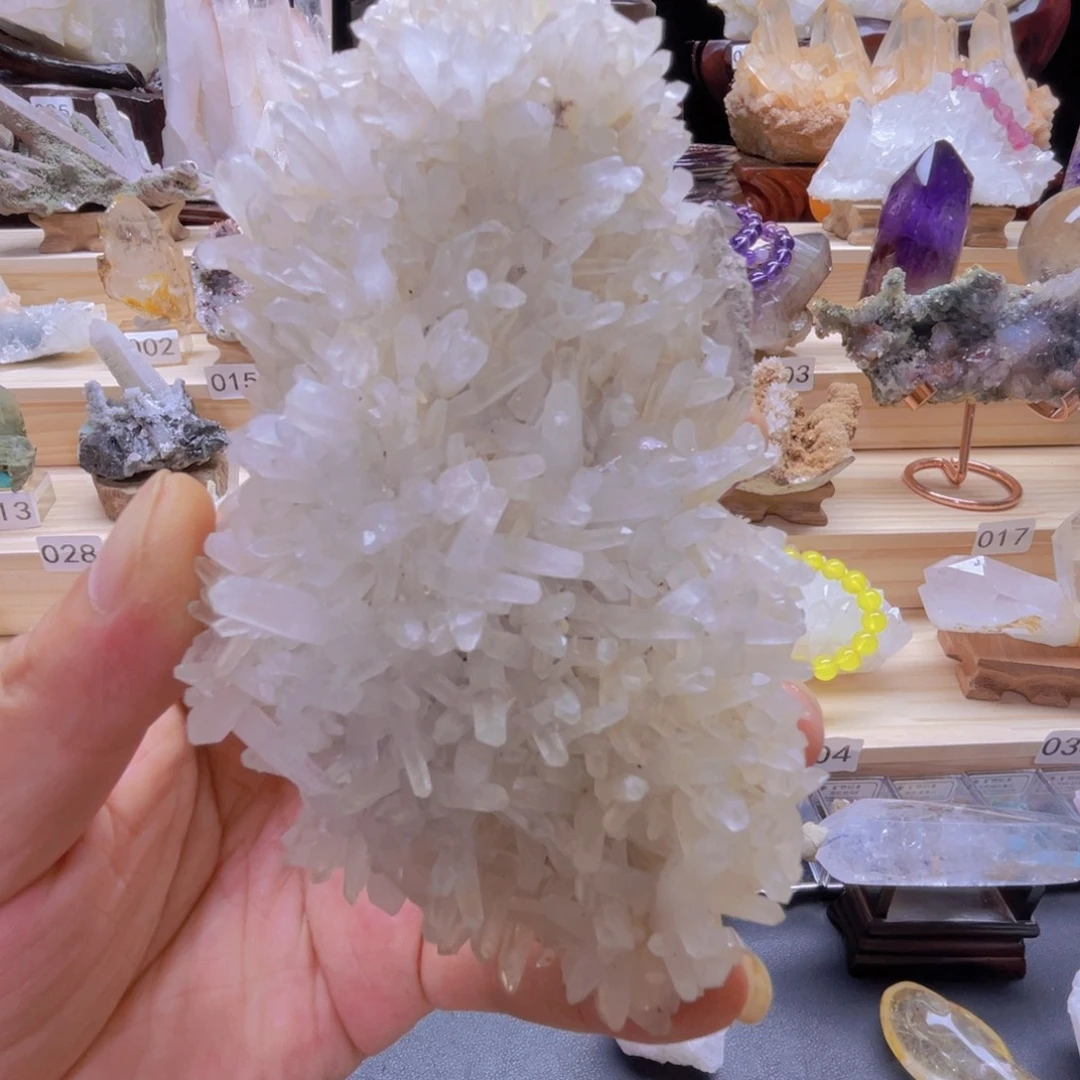 嘘***—石材缅甸白水晶家居装饰家居摆件