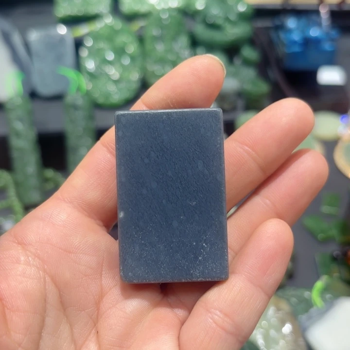 颈饰未镶嵌和田玉（糖玉）