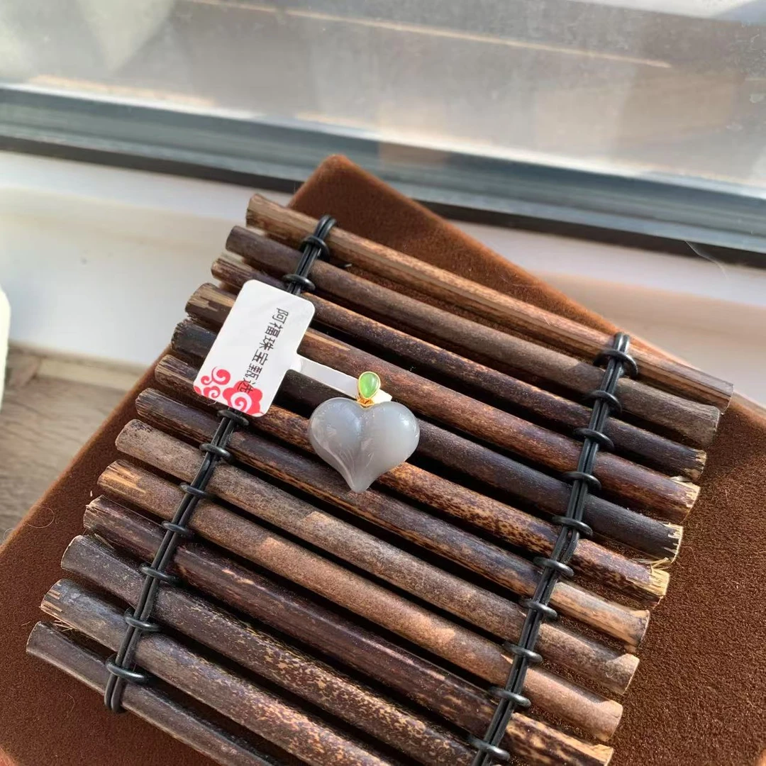 天然和田玉烟紫屁桃银镶嵌A98