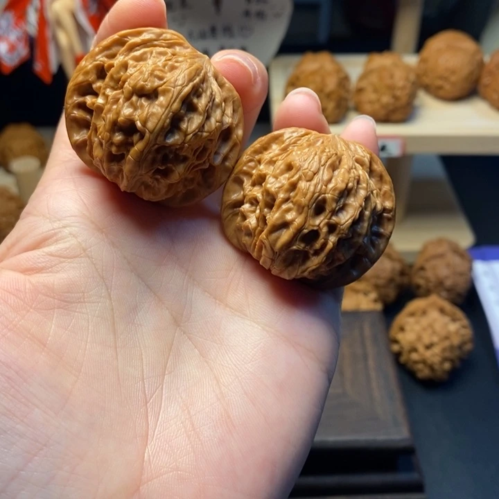 文玩核桃把件33号蝴蝶磨39尺打底