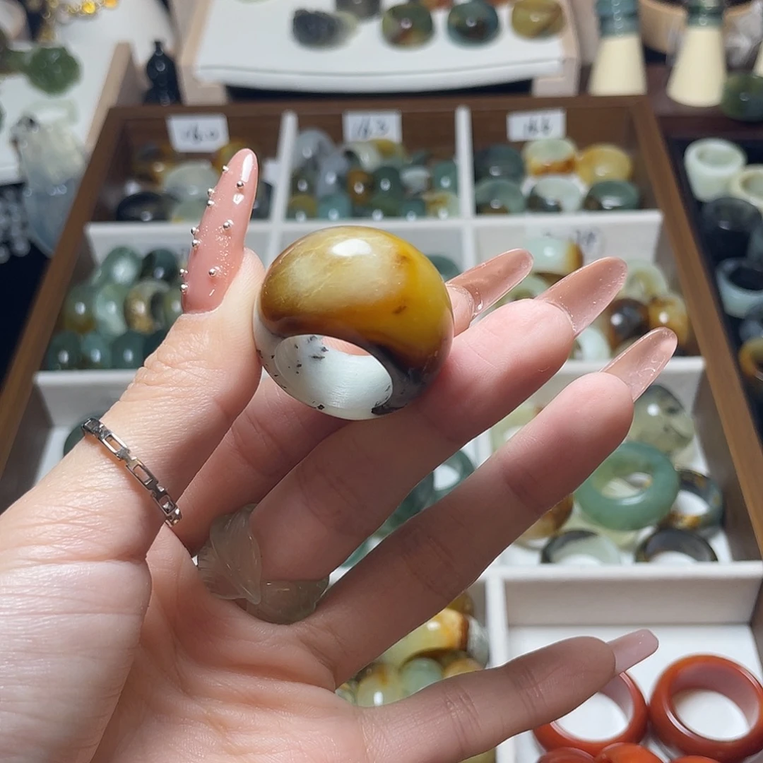 蛇纹石玉未镶嵌戒指18.4 默认微瑕 介意勿拍