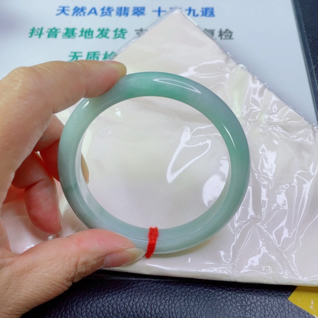 翡翠手镯未镶嵌一*?