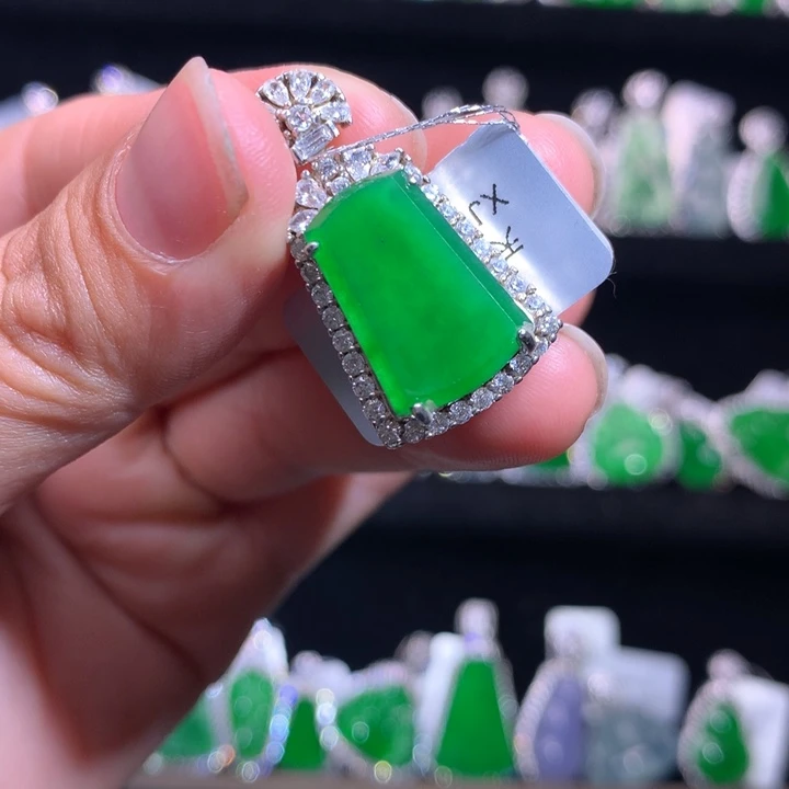 【闪购商品】颈饰银S925镶嵌翡翠天然翡翠