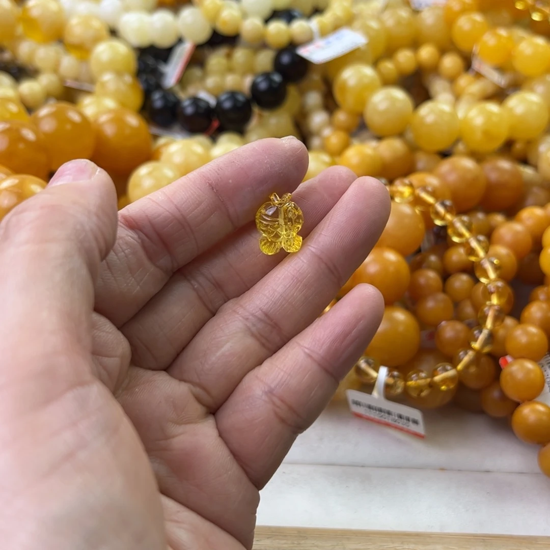 琥珀珠宝奇石未镶嵌