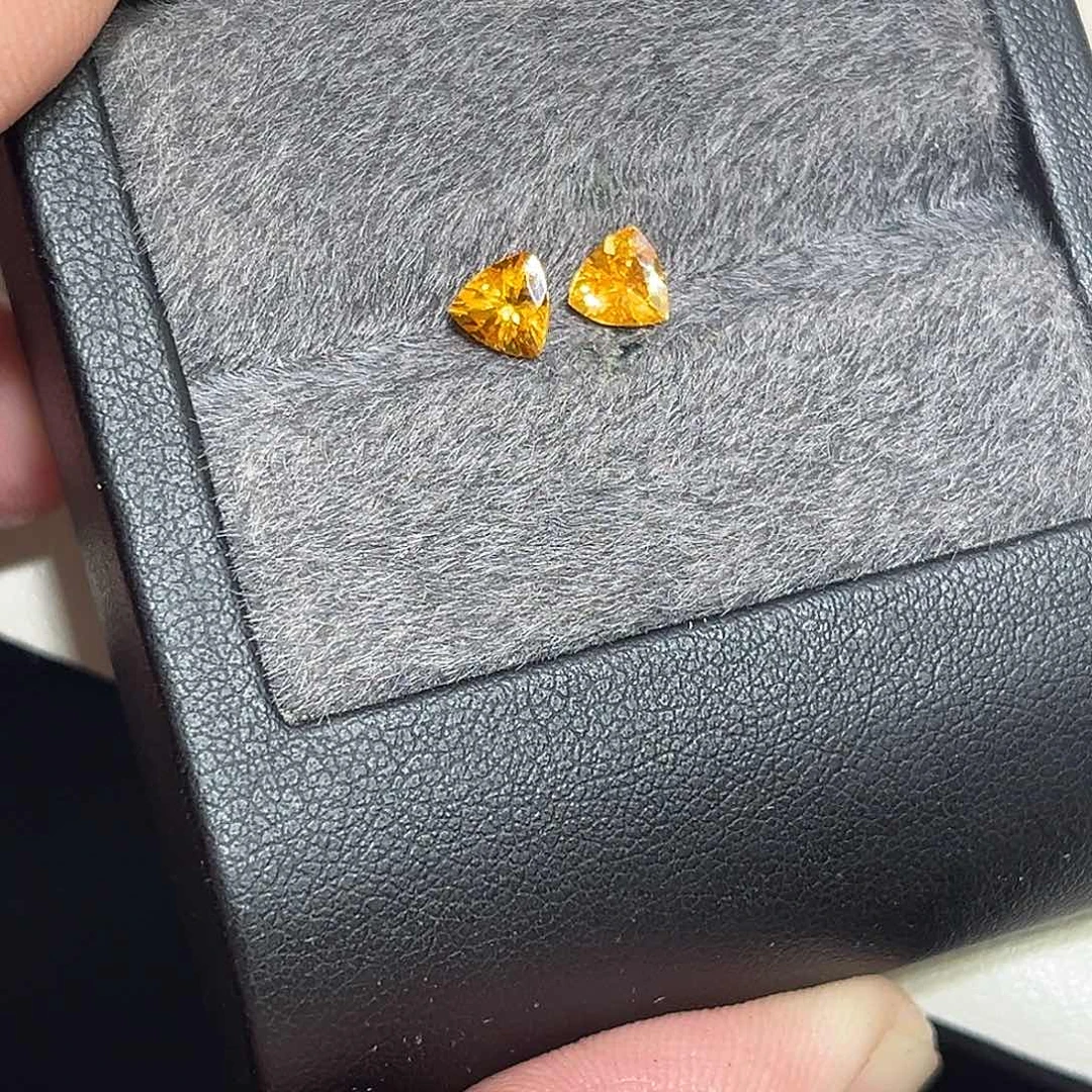石榴石（芬达石）未镶嵌裸石裸石1.08克拉汽水色芬达