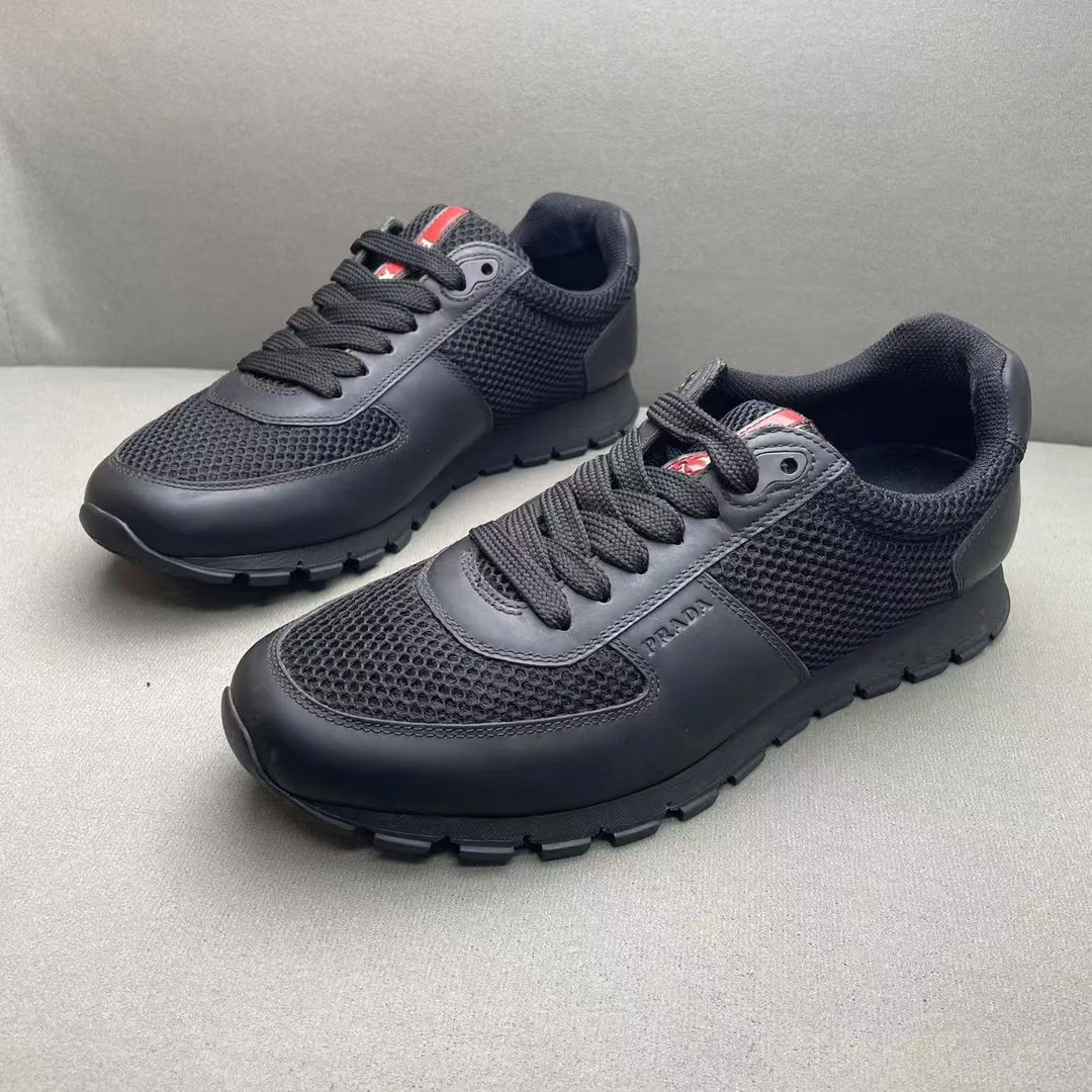 95新 Prada/普拉达 黑色时尚舒适皮革网面拼接红标运动鞋 40.5码