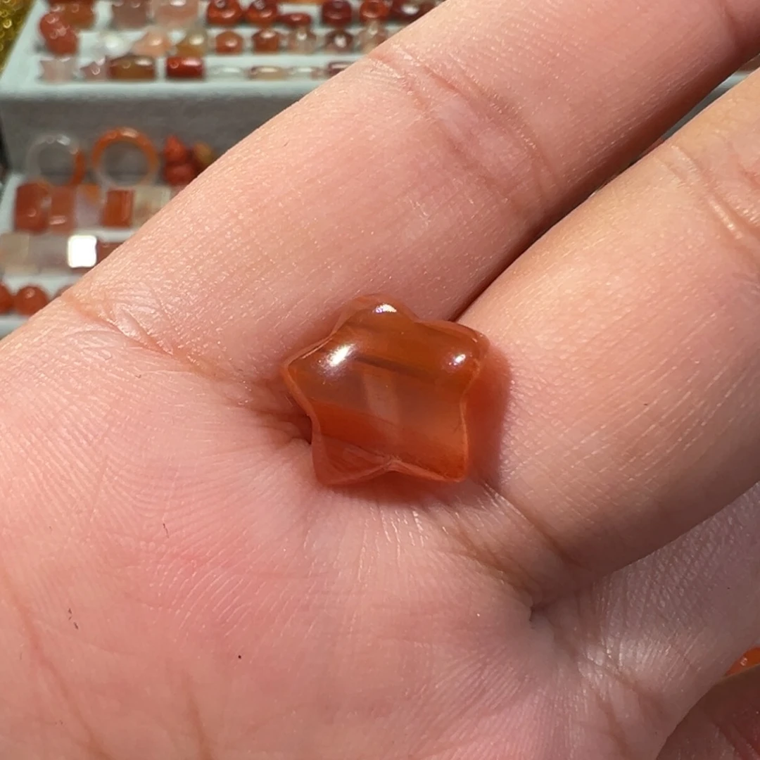 南红玛瑙川料未镶嵌星星