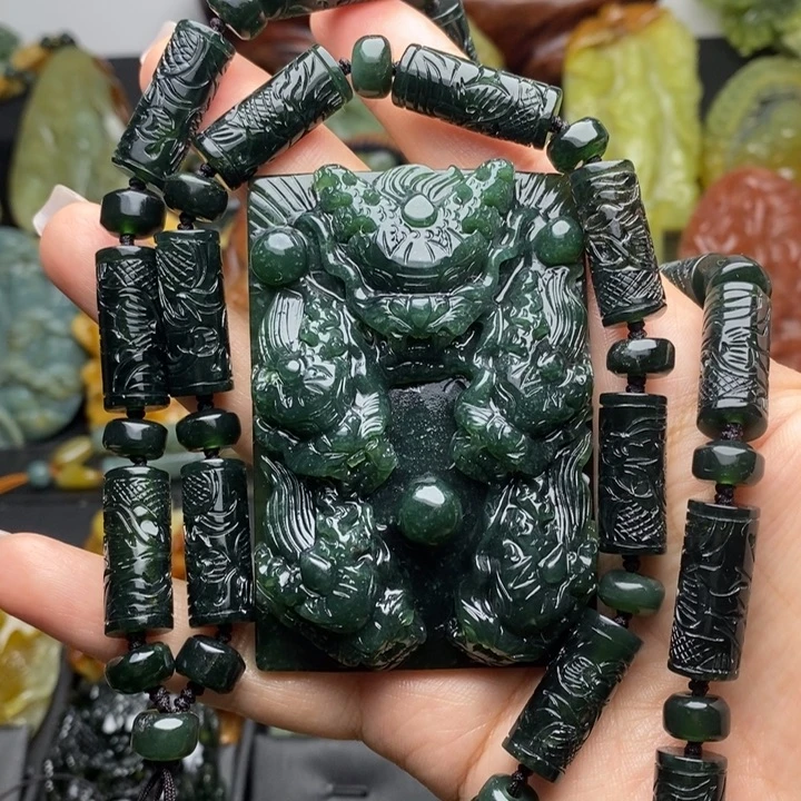 蛇纹石玉未镶嵌颈饰