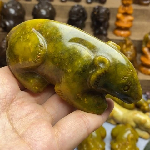 蛇纹石玉未镶嵌颈饰