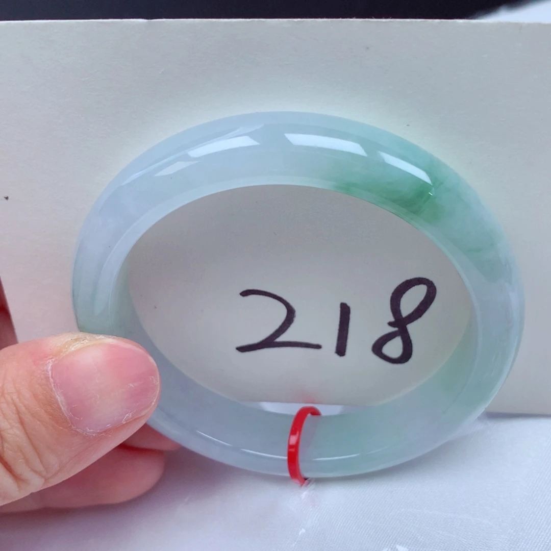 翡翠手镯未镶嵌翡翠