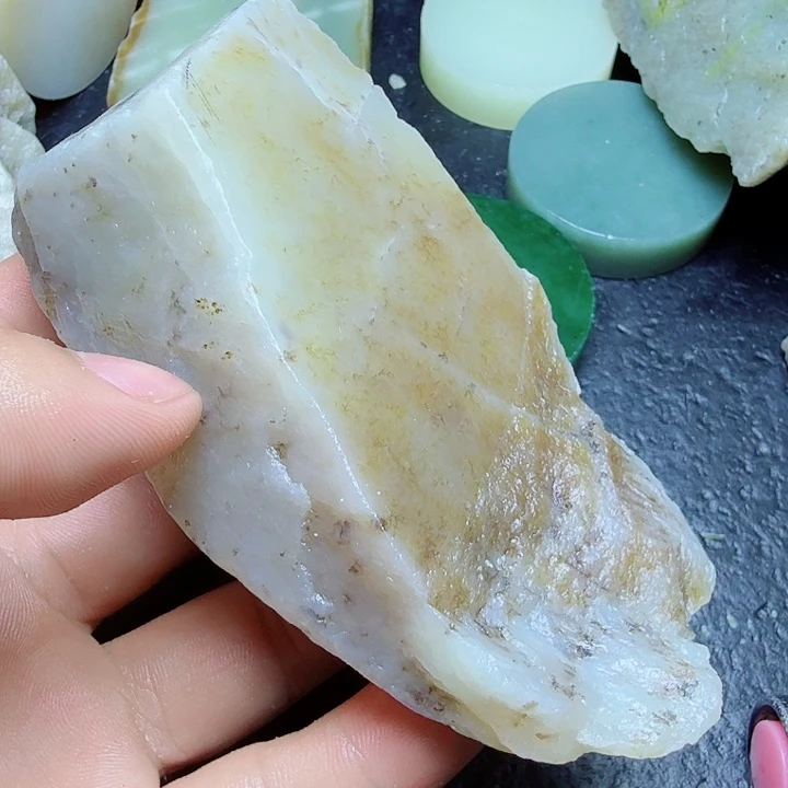 和田玉（糖玉）未镶嵌珠宝奇石